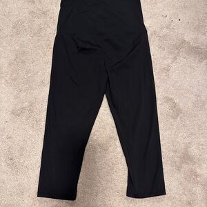 Black maternity activewear capris
